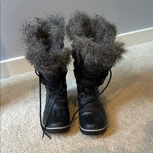 Black Fur-Lined Winter Boots